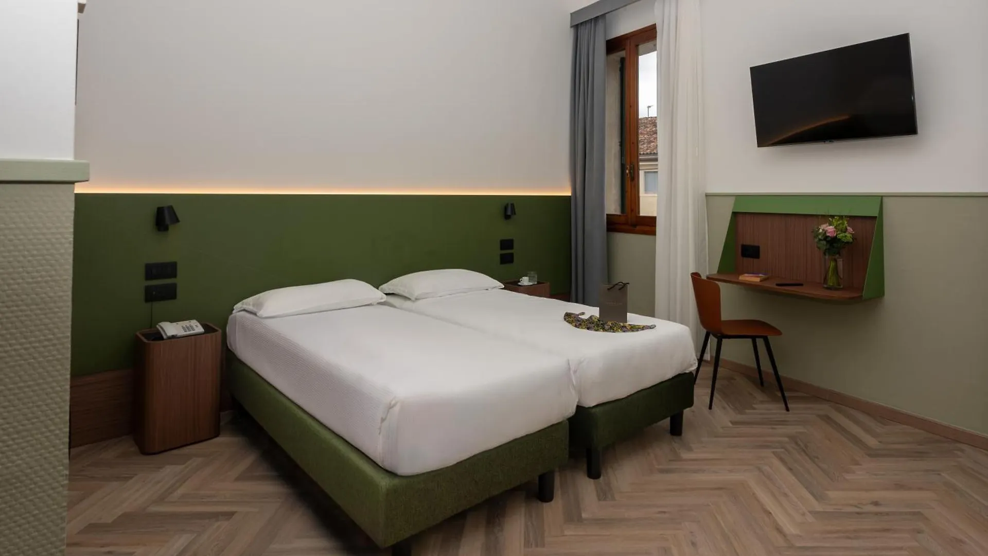 Hotel Casa Del Pellegrino Padova 3*,  Italia